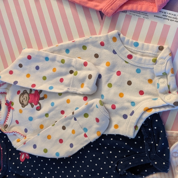 💝 newborn Carter's, set of 4 onesies - Picture 3 of 6